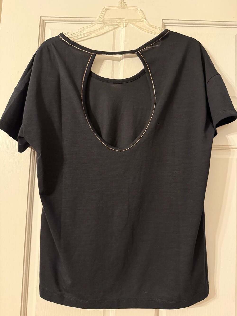 Nike Yoga Dri-FIT Women's keyhole Open Back Size L gold outline t-shirt - Picture 4 of 6